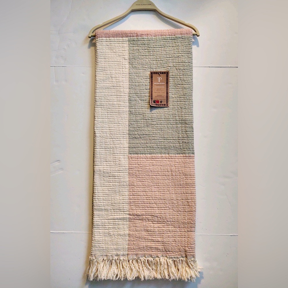 🎁Texteis Penedo Throw Blanket - Cotton - Muted Green & Red Color Block